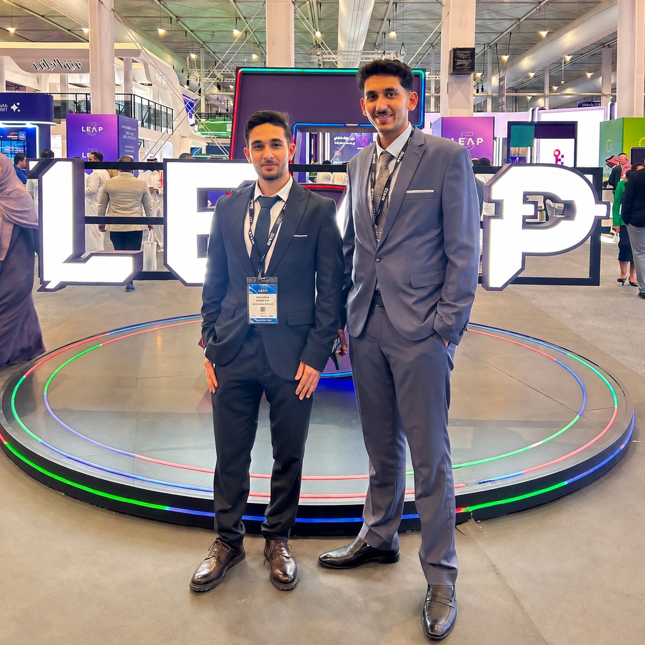 م. كريم سعادة وم. عمرو الخطيب خلال مشاركة شركة دوائر في معرض LEAP 2026